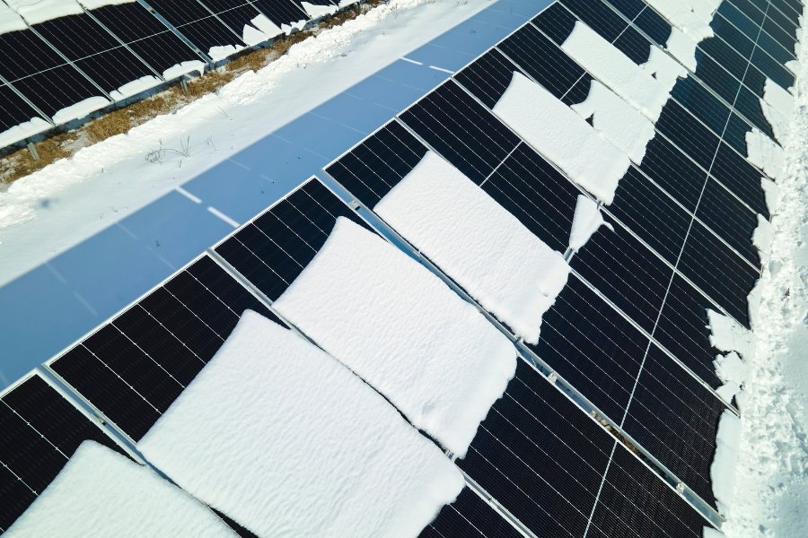 is snow on solar panels a problem