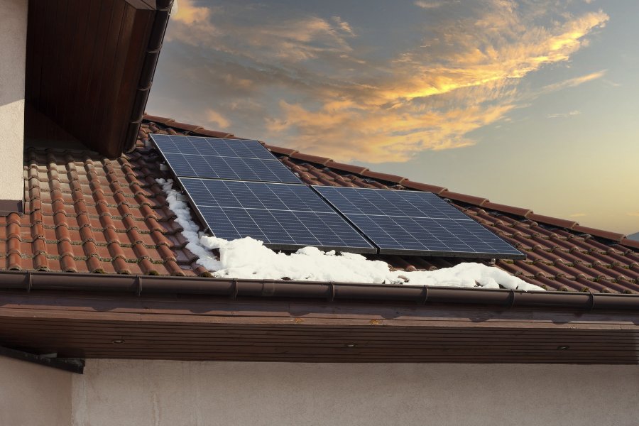 will snow damage my solar panels